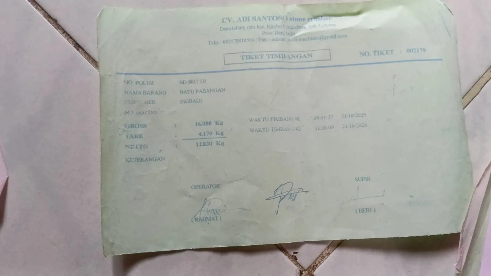 Salah satu nota pembelian material